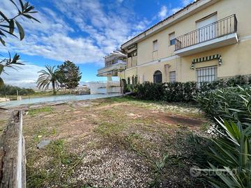 Casale 550 mq con piscina e 16.000mq giardino