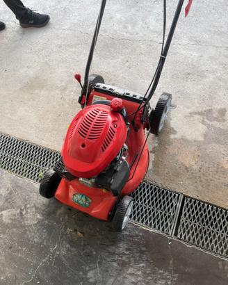 Tagliaerba con trazione