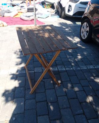 Tavolino in legno esterno