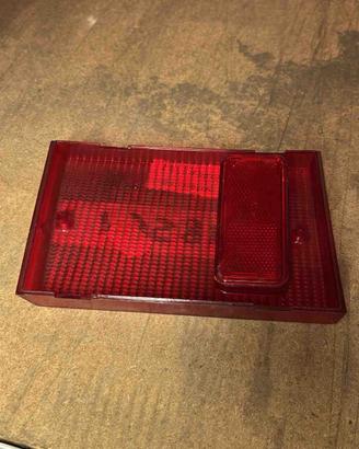 PLASTICA FANALE POSTERIORE DX LANCIA BETA BERLINA 