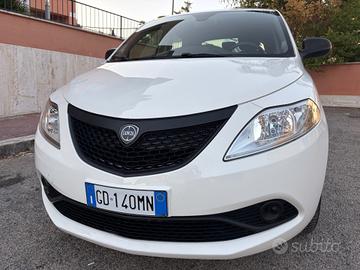 Lancia Ypsilon 1.0 FireFly benz ideale per neopate
