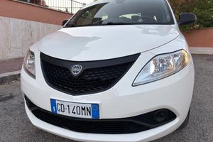 Lancia Ypsilon 1.0 FireFly benz ideale per neopate