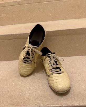 Scarpe Nike Tiempo calcetto taglia 38,5