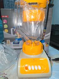 frullatore 450w,capienza 1,5 litri, €19,99
