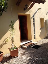 Bilocale vicino AOU con posto auto