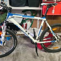 trek 6300 21.5 usata solo su asfalto