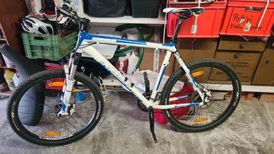 trek 6300 21.5 usata solo su asfalto