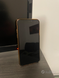 I-phone X Apple con custodia del telefono