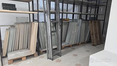 scaffali in varie misure 