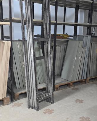 scaffali in varie misure 