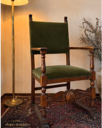 Poltrona d'epoca in Legno Intagliato e Velluto 