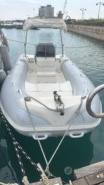 Gommone led 6.10 metri con motore honda 40.70 cv