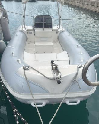 Gommone led 6.10 metri con motore honda 40.70 cv