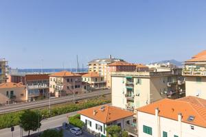 4 LOCALI A LAVAGNA