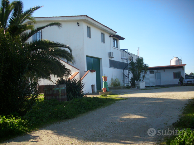 Fattoria agricola vicinanza zona industriale