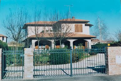Villa in contesto residenziale silenzioso