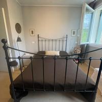 Letto in ferro battuto inglese