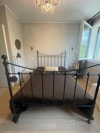 Letto in ferro battuto inglese