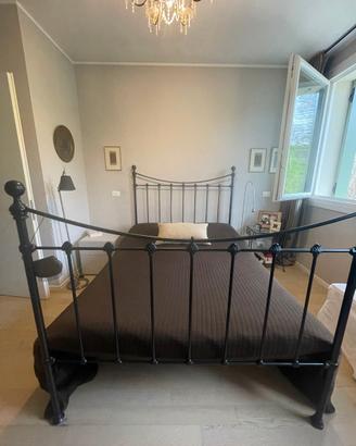 Letto in ferro battuto inglese