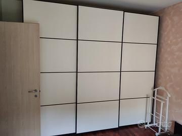 armadio a tre ante scorrevoli 