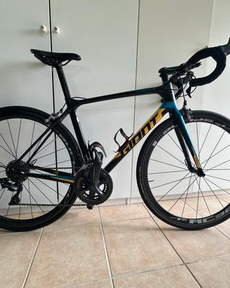 Bici da strada Giant in carbonio