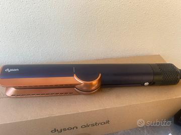 Dyson Airstrait