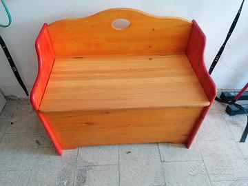 Cassapanca in legno con apertura