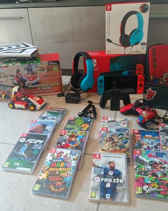 Nintendo Switch + 13 Giochi + Mario Kart Live + Cu
