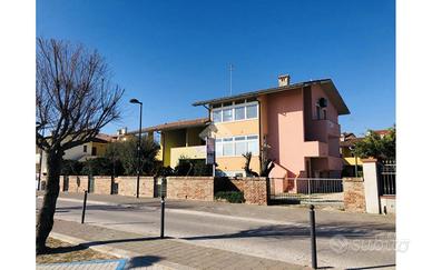 2 LOCALI A COMACCHIO