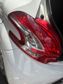 Stop peugeot 208