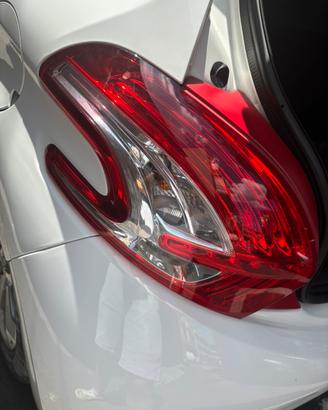 Stop peugeot 208