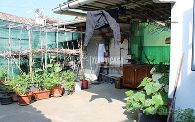 APPARTAMENTO CON TERRAZZO E GARAGE