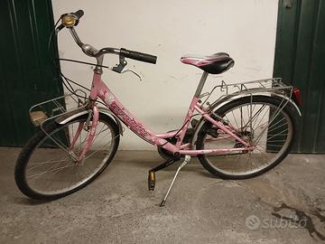 
Bicicletta da ragazza 24” rosa con portapacchi