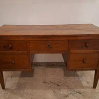 Scrivania con cassetti stile Luigi XVi