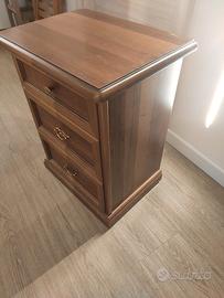 Comodino in legno