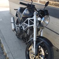 Ducati Monster 750 - 2001