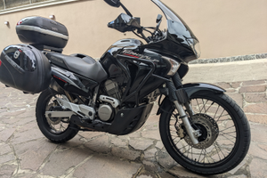 Honda Transalp con tris valige