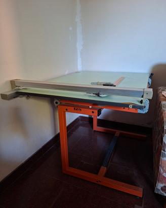 tavolo da disegno tecnico con tecnigrafo