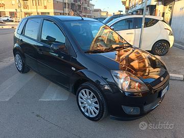 Ford Fiesta 1.4 TDCi 5p. Ghia