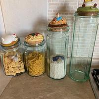 Barattoli in vetro e tappi in ceramica