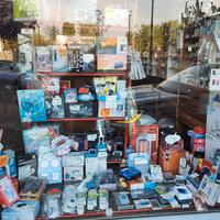 stock di piccoli elettrodomestici e materiale elet