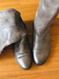 Stivale grigio tacco basso