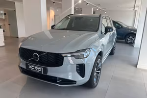 Volvo XC 90 T8 AWD automatico 7 posti PLUS DARK