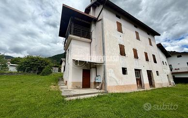 BILOCALE CON CORTE ESCLUSIVA DA RISTRUTTURARE