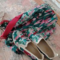 Scarpe abbinate con borsa