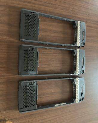 3 caddy NetApp 2.5” SAS