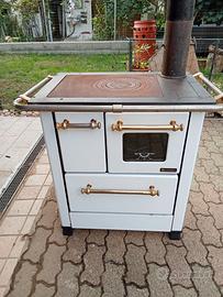Titolo: Cucina/ Stufa a legna La Nordica con forno