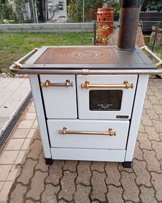 Titolo: Cucina/ Stufa a legna La Nordica con forno