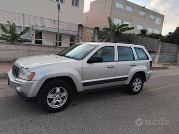 AUTO JEEP GRAND CHEROKEE
