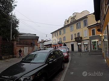 NEGOZIO A MILANO